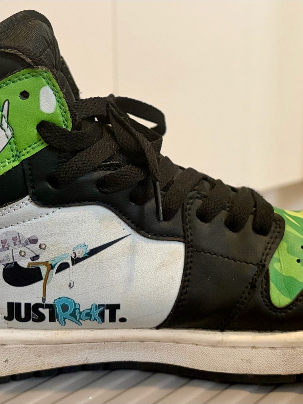 Source Unknown Black, White & Green High-Top Sneakers